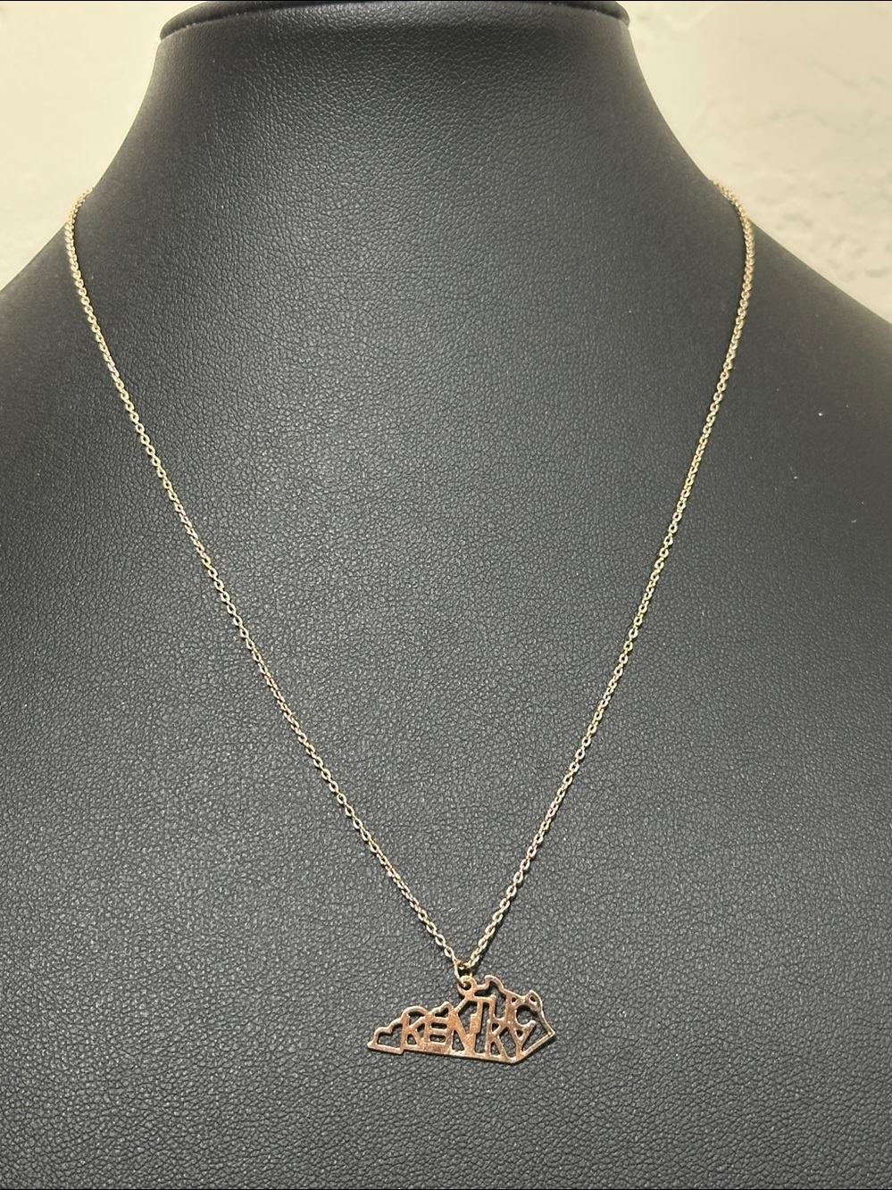 Gold Tone Kentucky State Map Cutout Pendant Necklace KY Pride